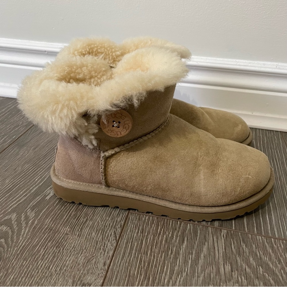 Ugg Mini Bailey Button - image 8